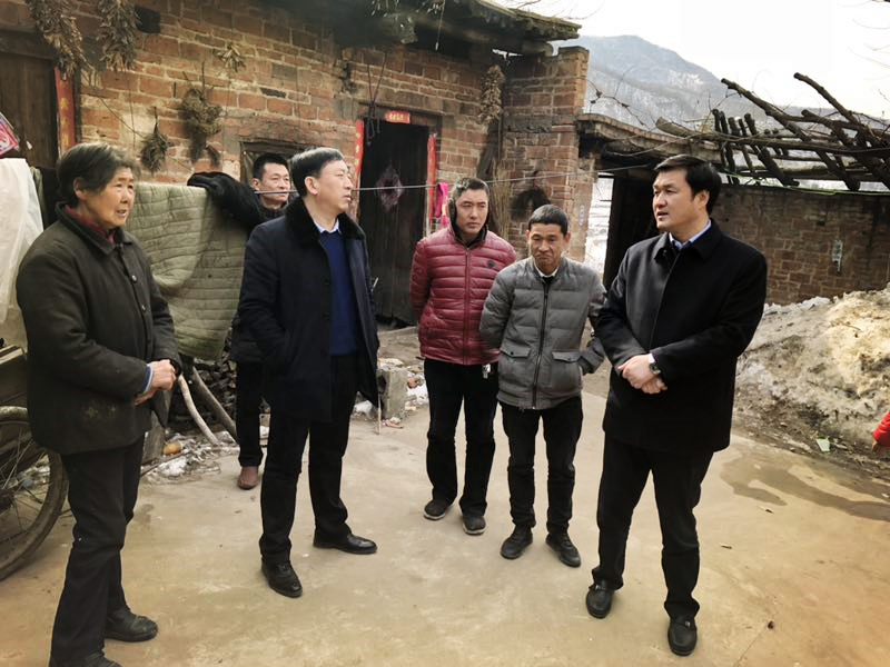 民建“組團(tuán)”慰問，企業(yè)送溫暖到家